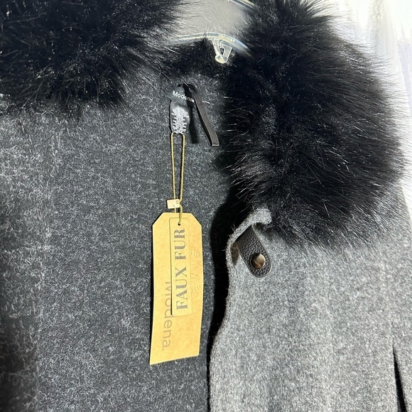 Cape - Picture 5 of 6